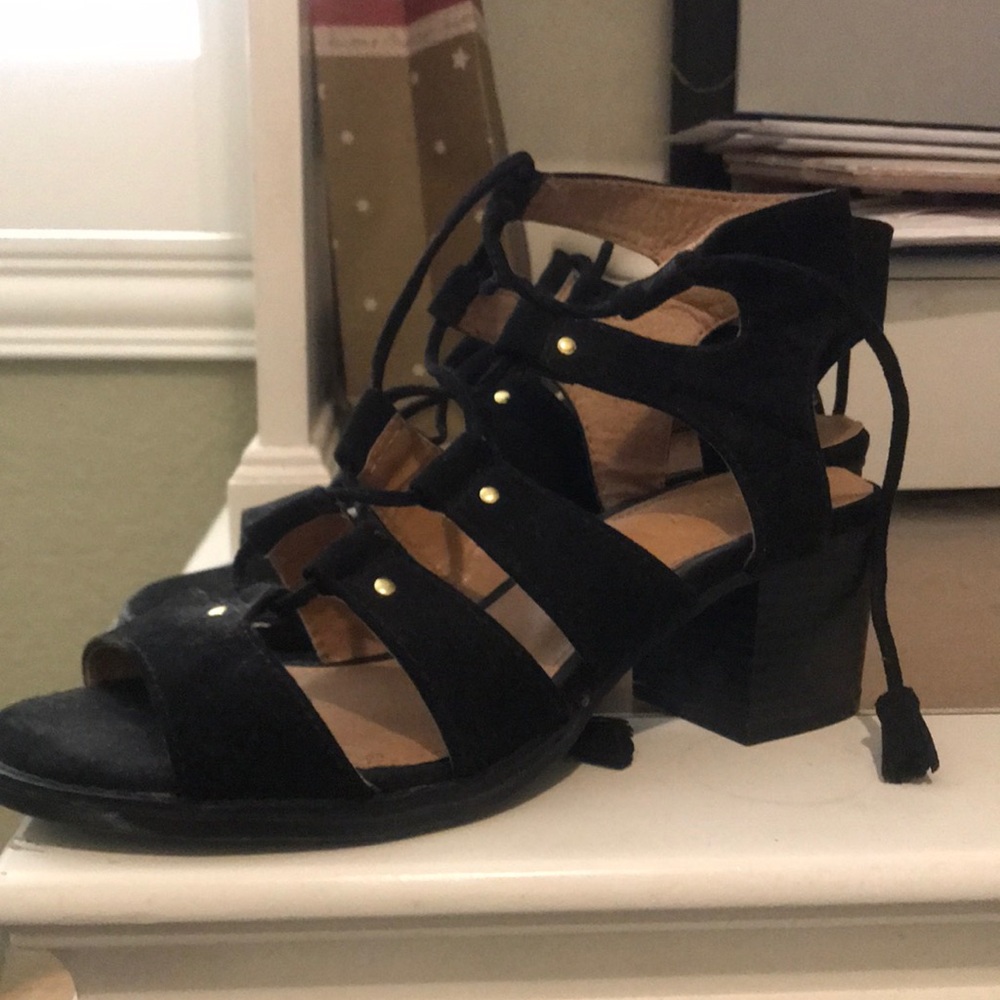Black heels - Picture 2 of 4